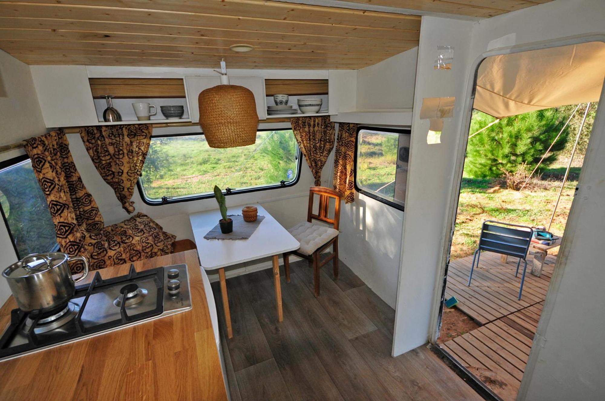 Cosy Nest In Animal Rescue Monte Dos Vagabundos Camping *