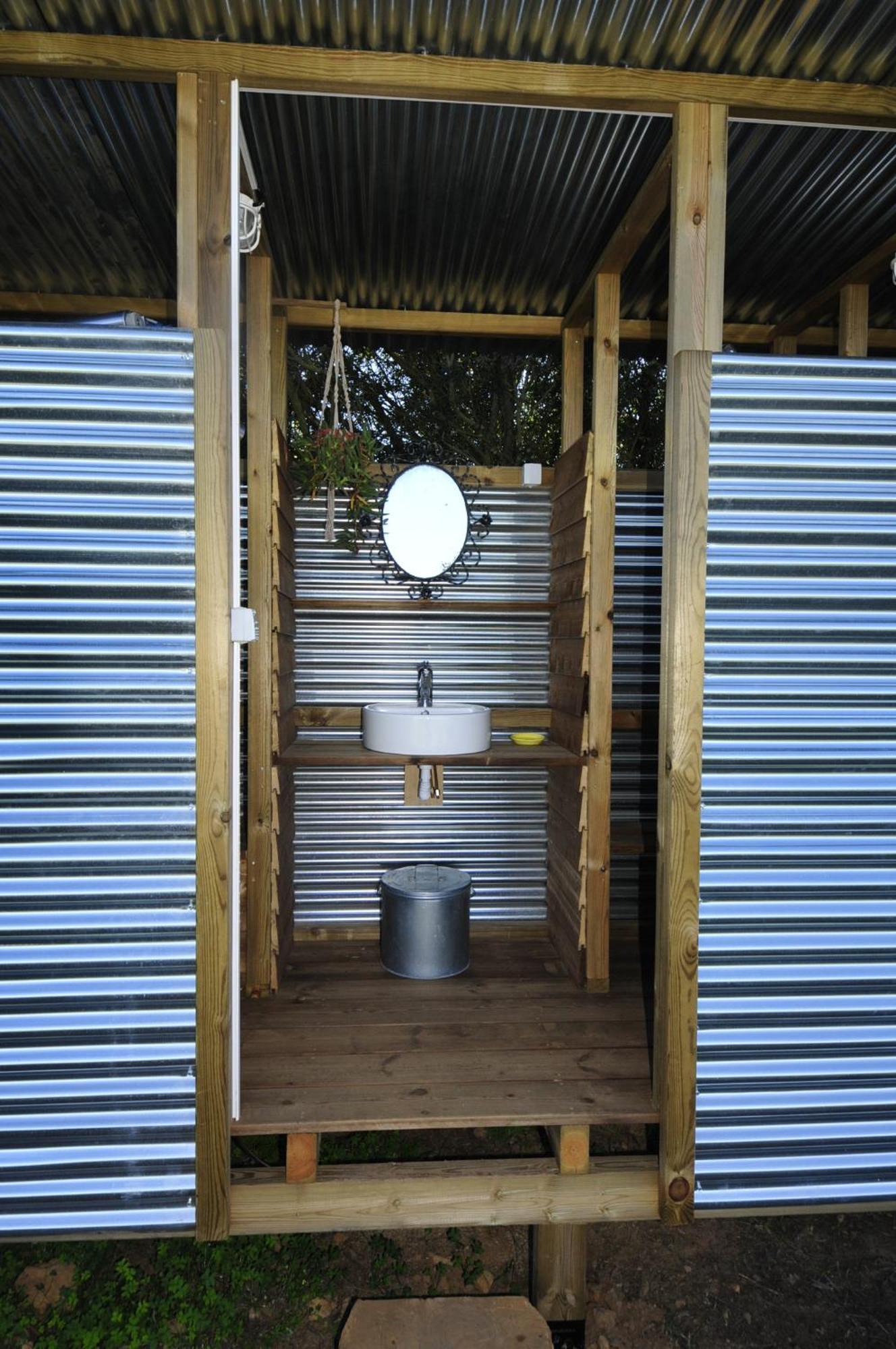 Campsite Cosy Nest In Animal Rescue Monte Dos Vagabundos *
